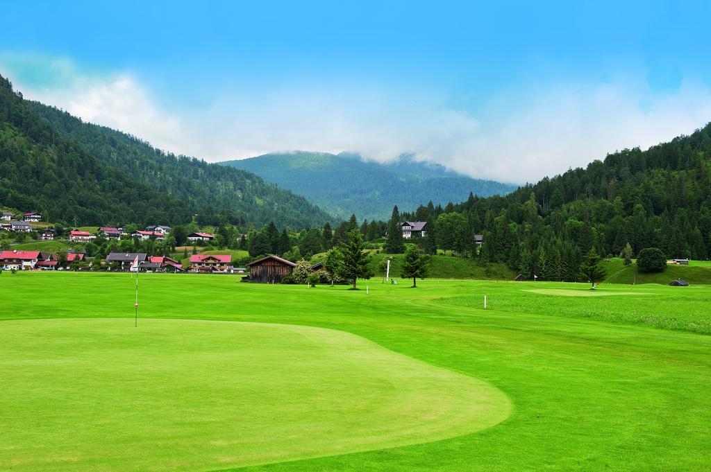 Parkhotel Wallgau 4 Sterne Superior Alpenjuwel Mit Spa Genuss, Golf & Wellness In Der Karwendel-Region Tradition Trifft Eleganz Im Stilvollen Rueckzugsort Екстериор снимка